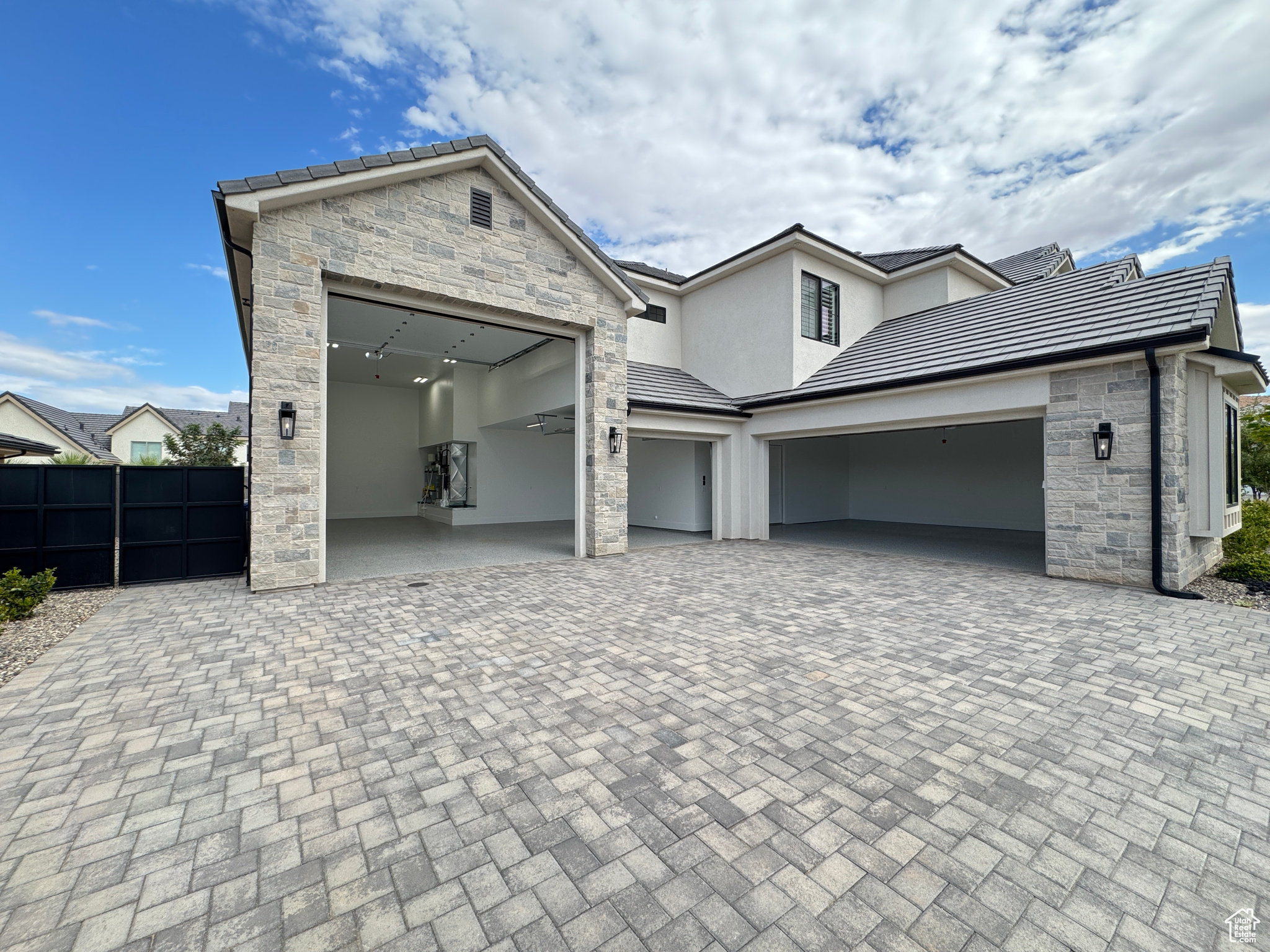 QUEENSRIDGE 2 - Residential