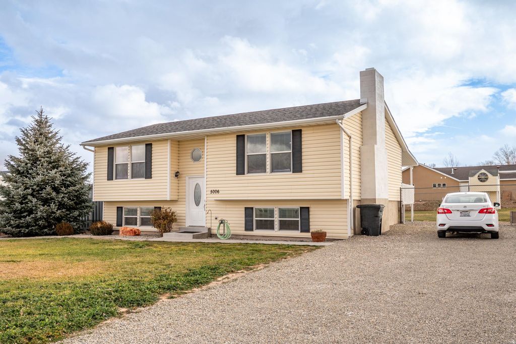 Photo of 5006 N TOMAHAWK DR, Enoch, UT 84721 (MLS # 2128212)