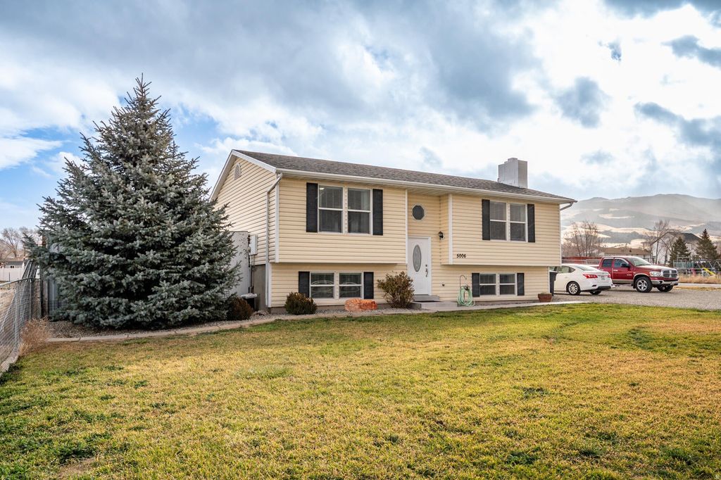 Photo of 5006 N TOMAHAWK DR, Enoch, UT 84721 (MLS # 2128212)