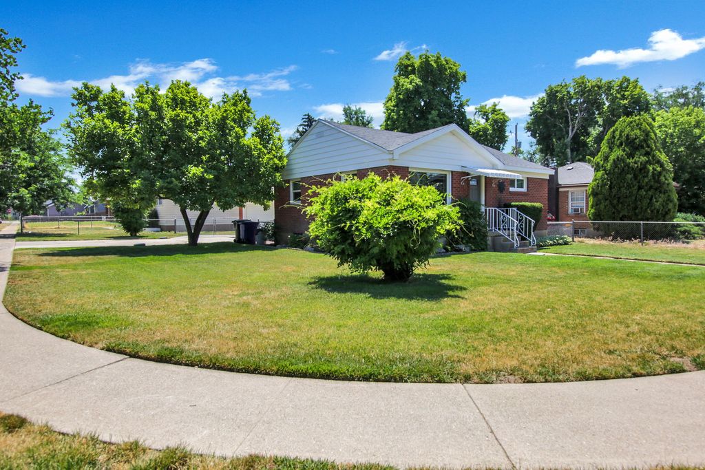 Photo of 625 DARLING ST, Ogden, UT 84403 (MLS # 2167523)