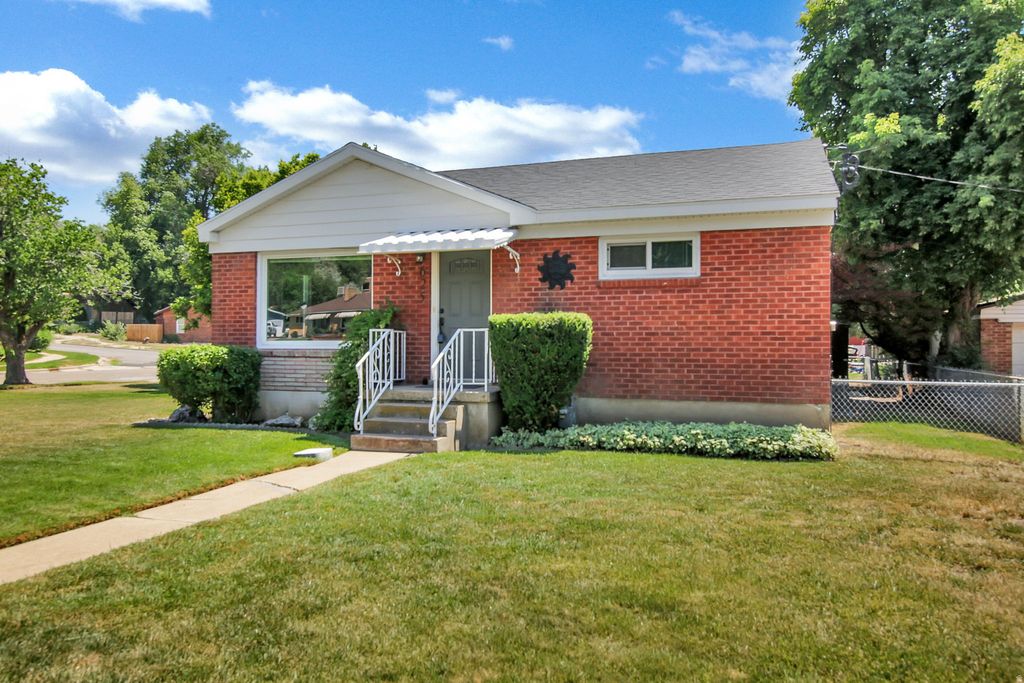 Photo of 625 DARLING ST, Ogden, UT 84403 (MLS # 2167523)