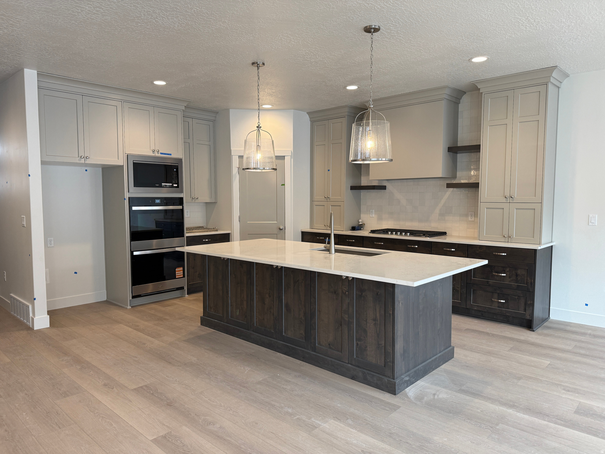 RIVERWOOD - Residential