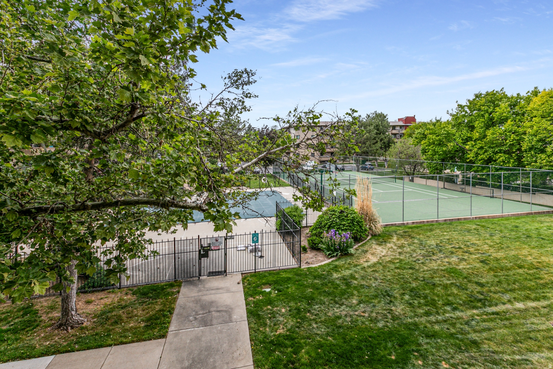 TOWNE PARK - Residential