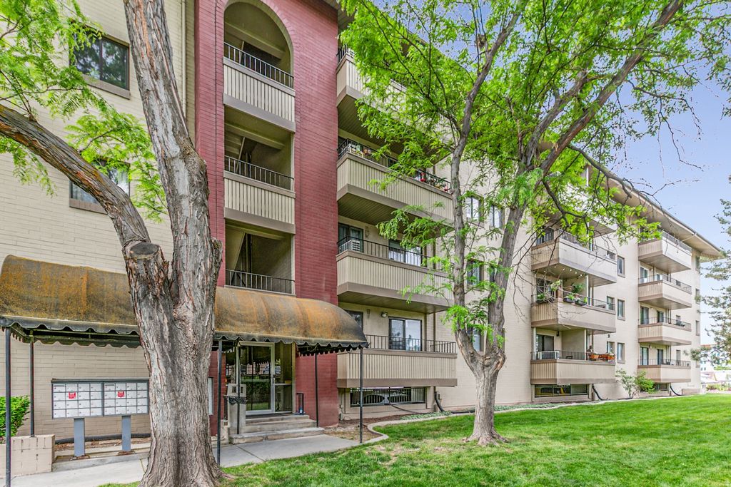 Photo of 530 S 400 E #2203, Salt Lake City, UT 84111 (MLS # 2158081)