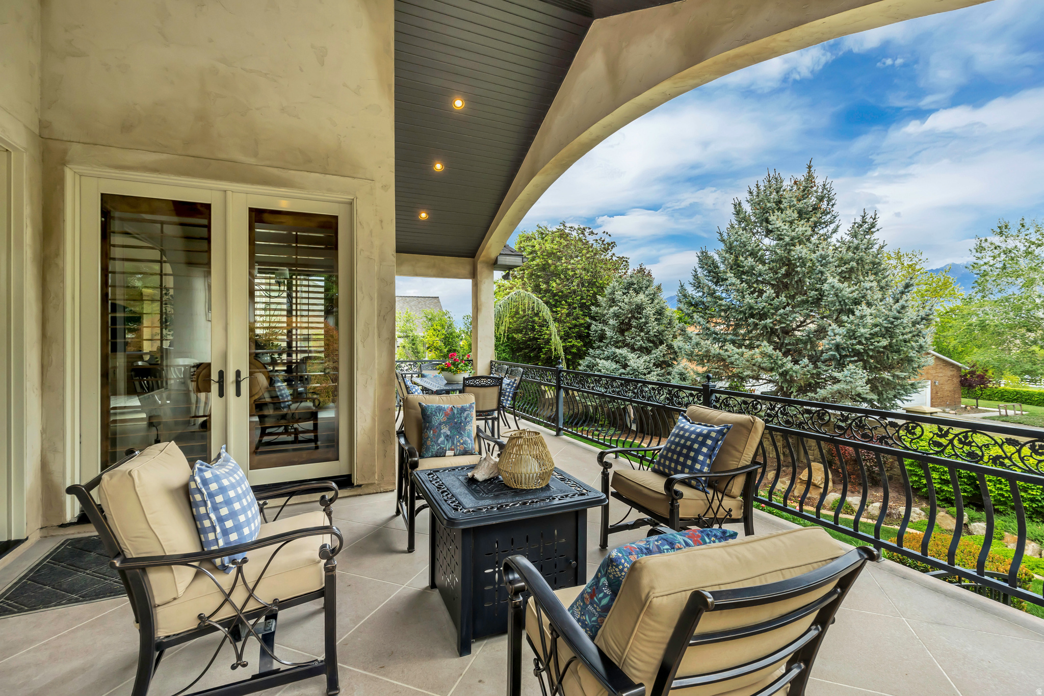 ASPEN CREST - Residential