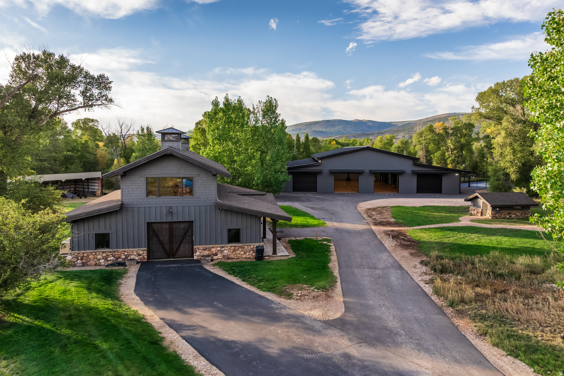 OAKLEY TOWN (BOULDERVILLE) - Residential