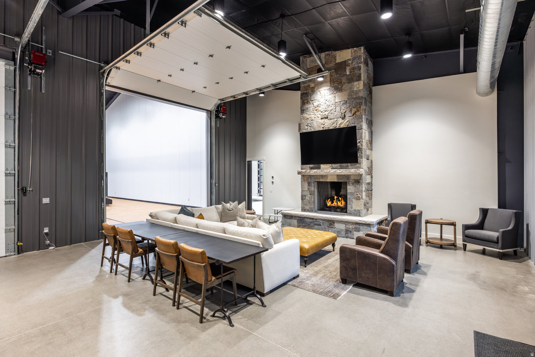 OAKLEY TOWN (BOULDERVILLE) - Residential