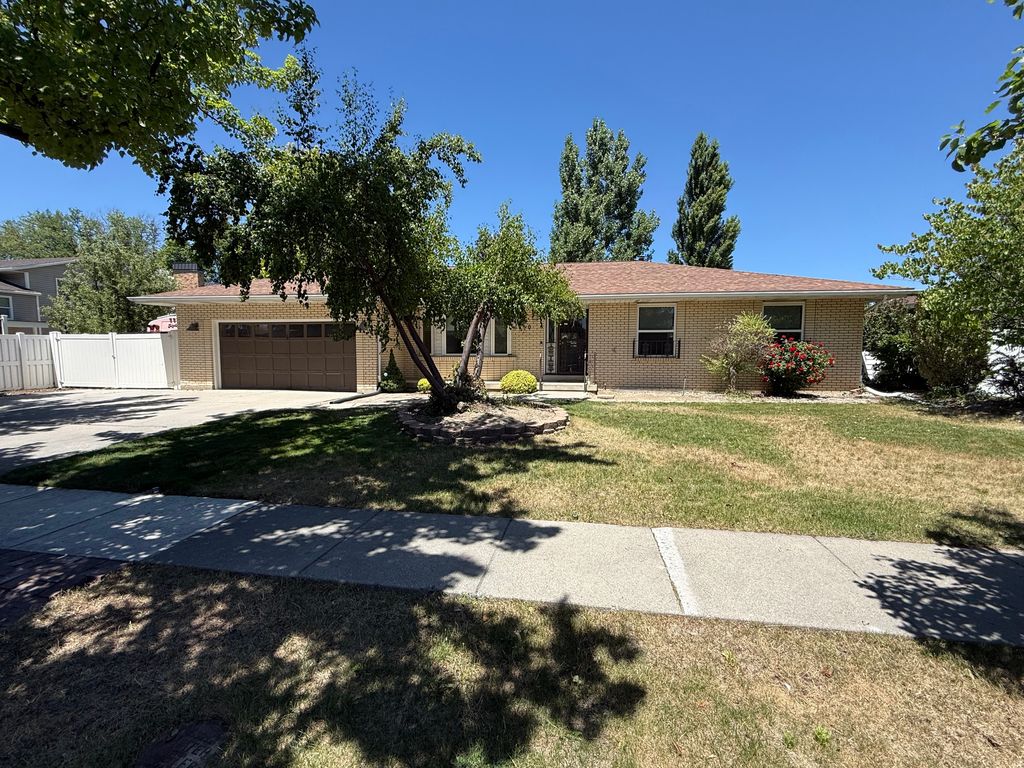 Photo of 780 W WALDEN HILLS DR, Murray, UT 84123 (MLS # 2164449)