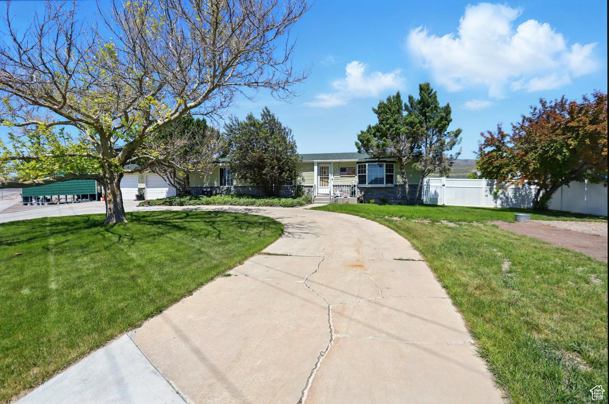 Tremonton, Utah 84337, United States, 3 Bedrooms Bedrooms, ,2 BathroomsBathrooms,Residential,Active,182203