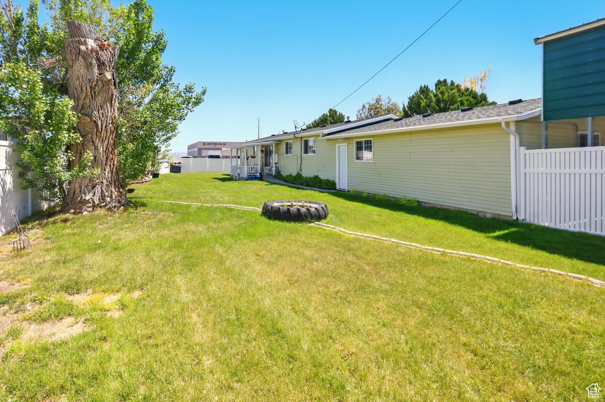 Tremonton, Utah 84337, United States, 3 Bedrooms Bedrooms, ,2 BathroomsBathrooms,Residential,Active,182203