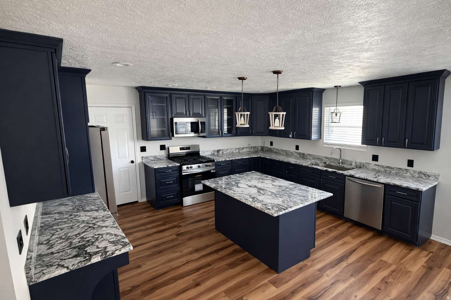 COUNTRY ESTA - Residential