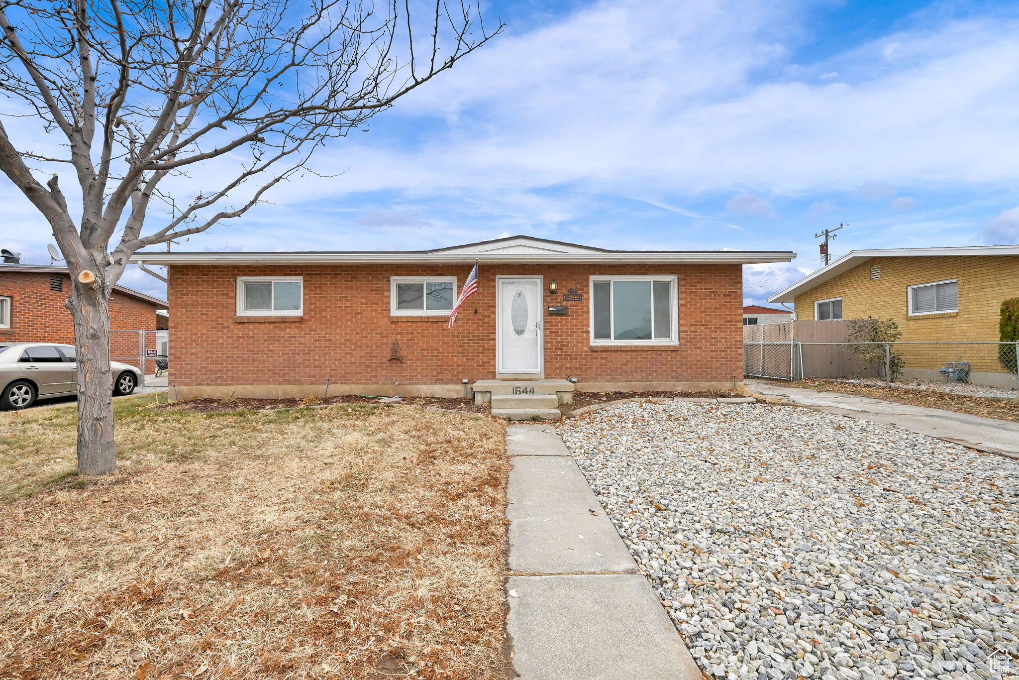 This All Brick Patio Home is Ready for New Homeowners.  Minutes Away from Shopping, Dining, Entertainment, Transportation And Hill Air Force Base.  Natural and Neutral paint Color throughout will Make it Easy to Add your Own Style and Decor.  The Backyard will be The Perfect Space to Host Family Gatherings and Friendly Bbq's This Summer Season.  This Home is Easy to Show and Easy to Love.