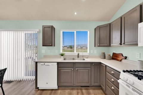 Tiny photo for 3727 N N SUMMER WAY E, Eagle Mountain, UT 84005 (MLS # 2158555)