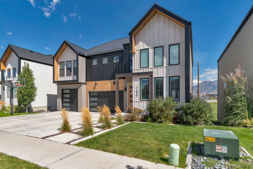 Photo of 7637 S BRINKERHOFF DR W, West Jordan, UT 84084 (MLS # 2185381)