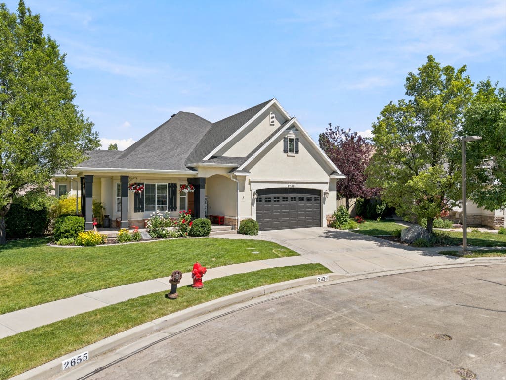 Photo of 2639 W PEBBLE CREEK LN N, Lehi, UT 84043 (MLS # 2166441)