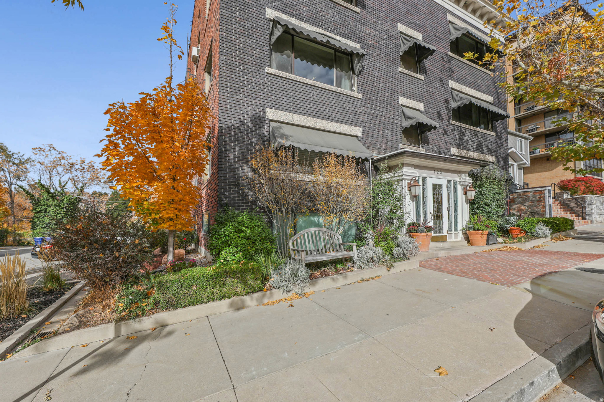 OXFORD MANOR - Residential