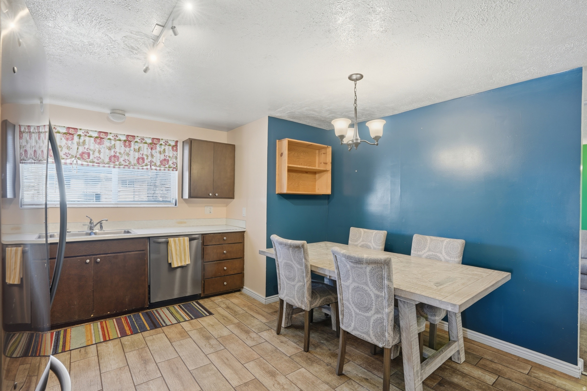 LYNNWOOD ACR - Residential