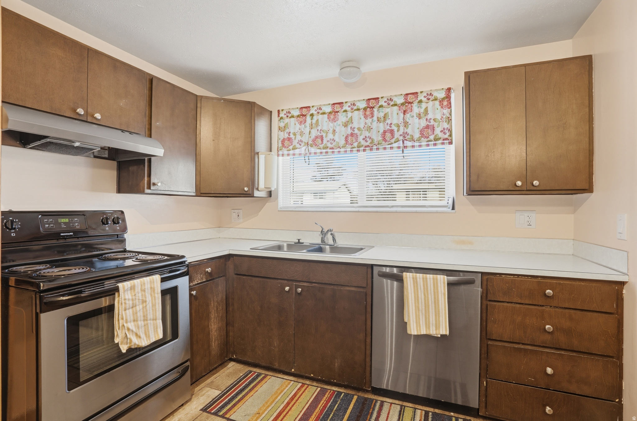 LYNNWOOD ACR - Residential