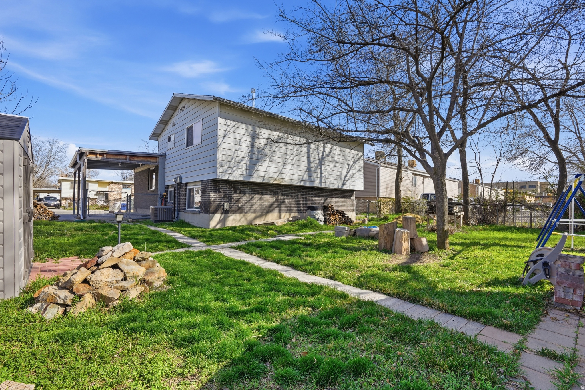 LYNNWOOD ACR - Residential