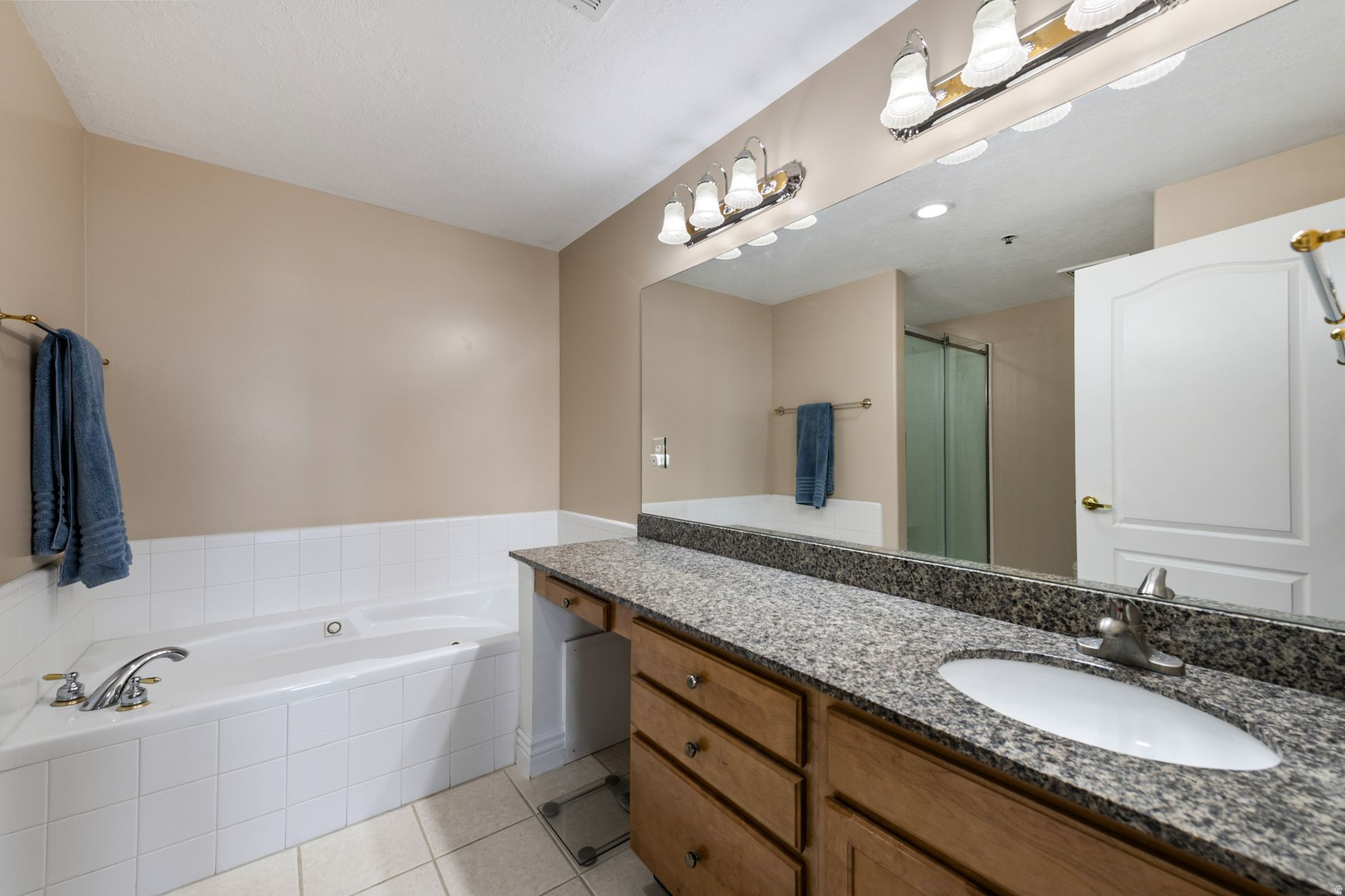 PRESIDENTIAL CLUB - Residential