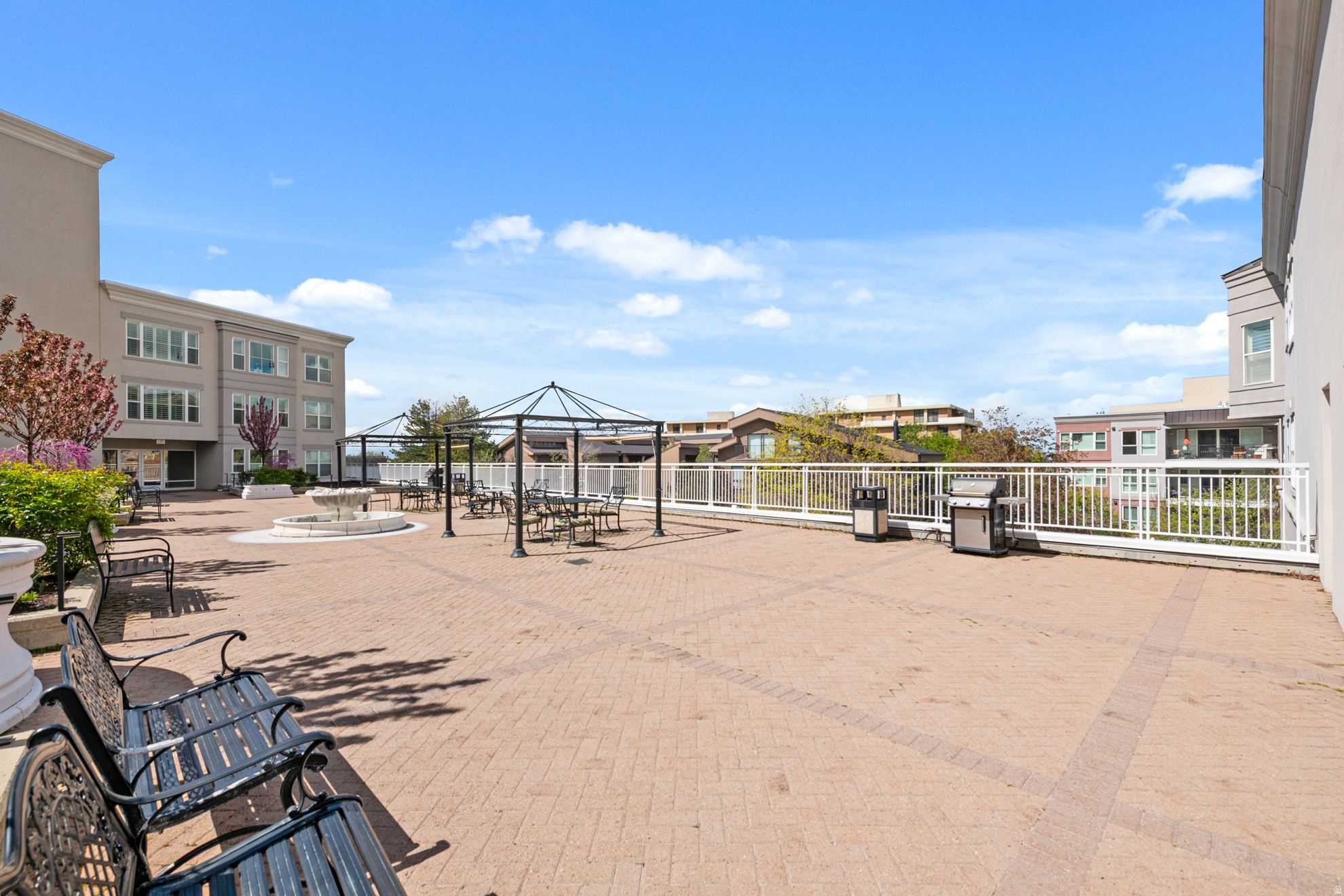 PRESIDENTIAL CLUB - Residential