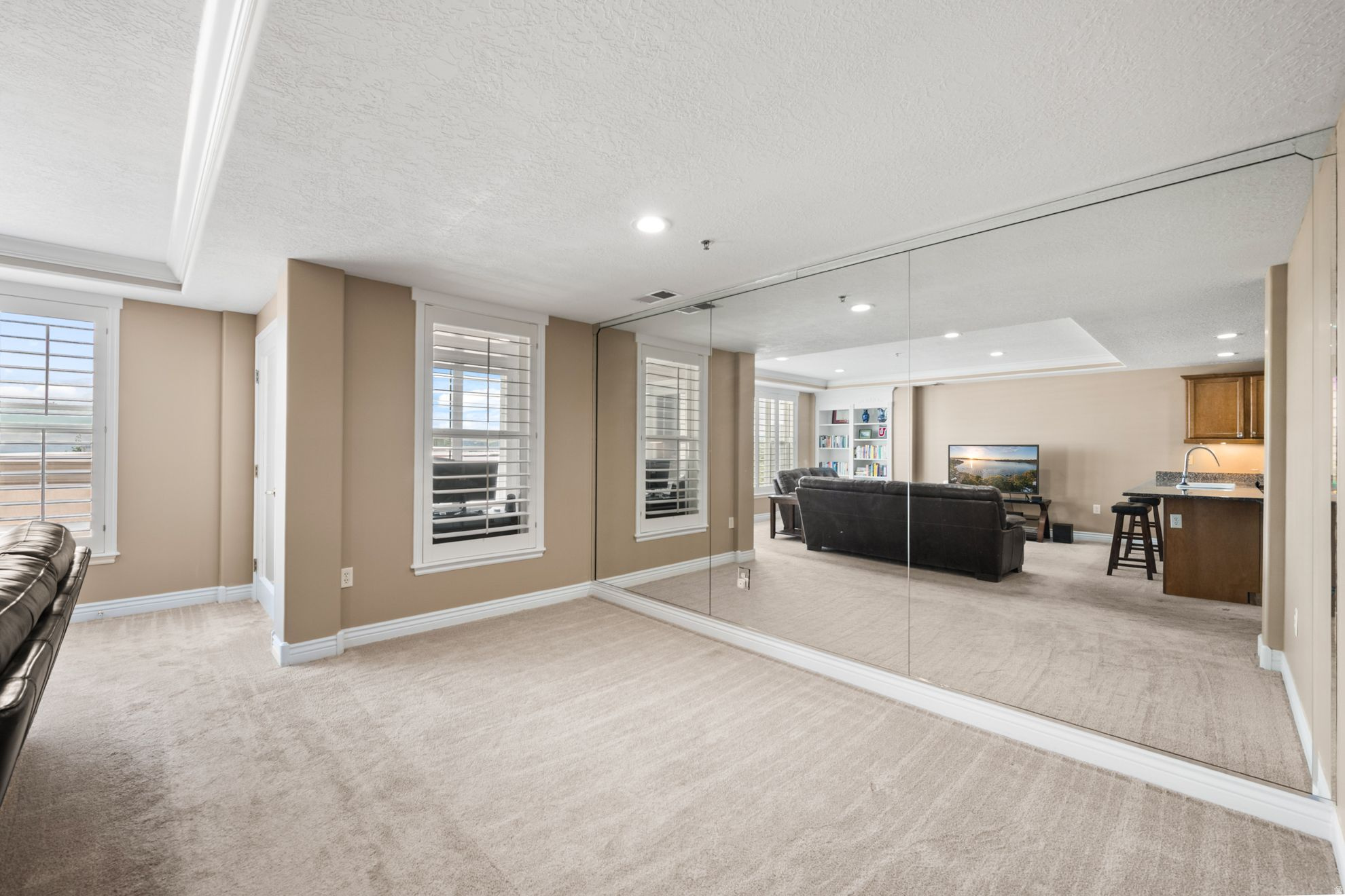 PRESIDENTIAL CLUB - Residential