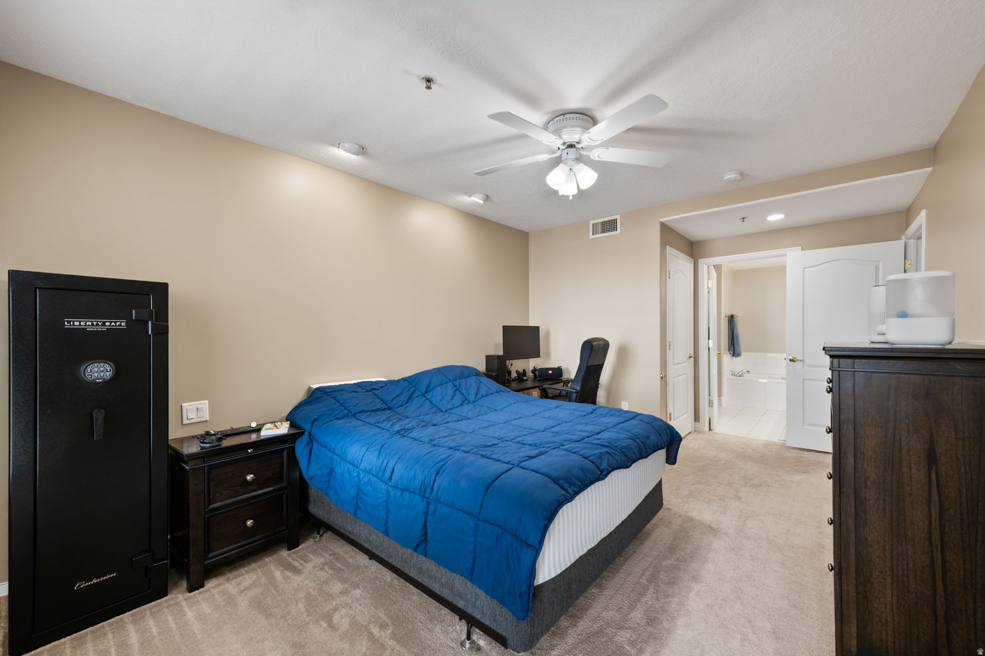 PRESIDENTIAL CLUB - Residential