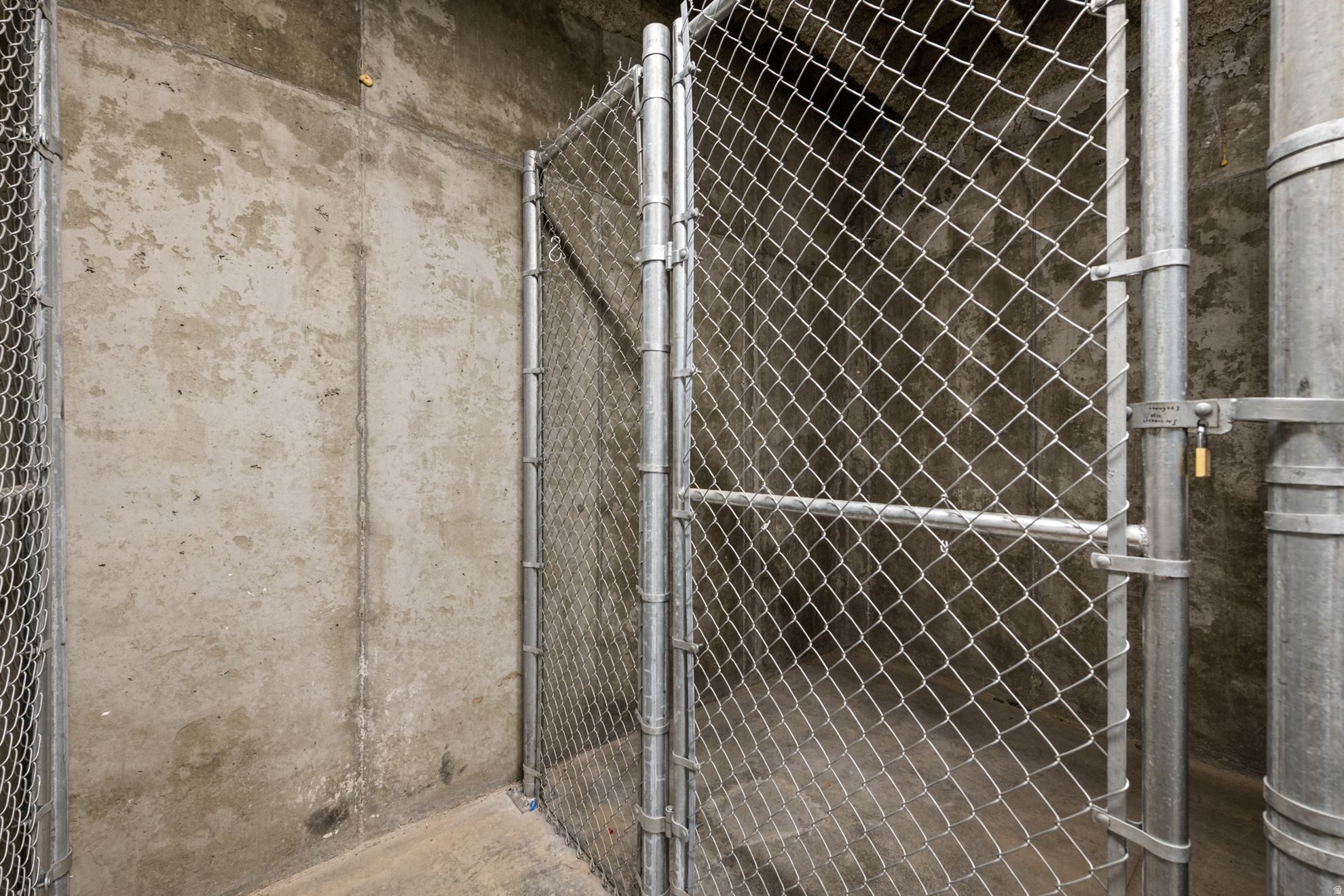 PRESIDENTIAL CLUB - Residential