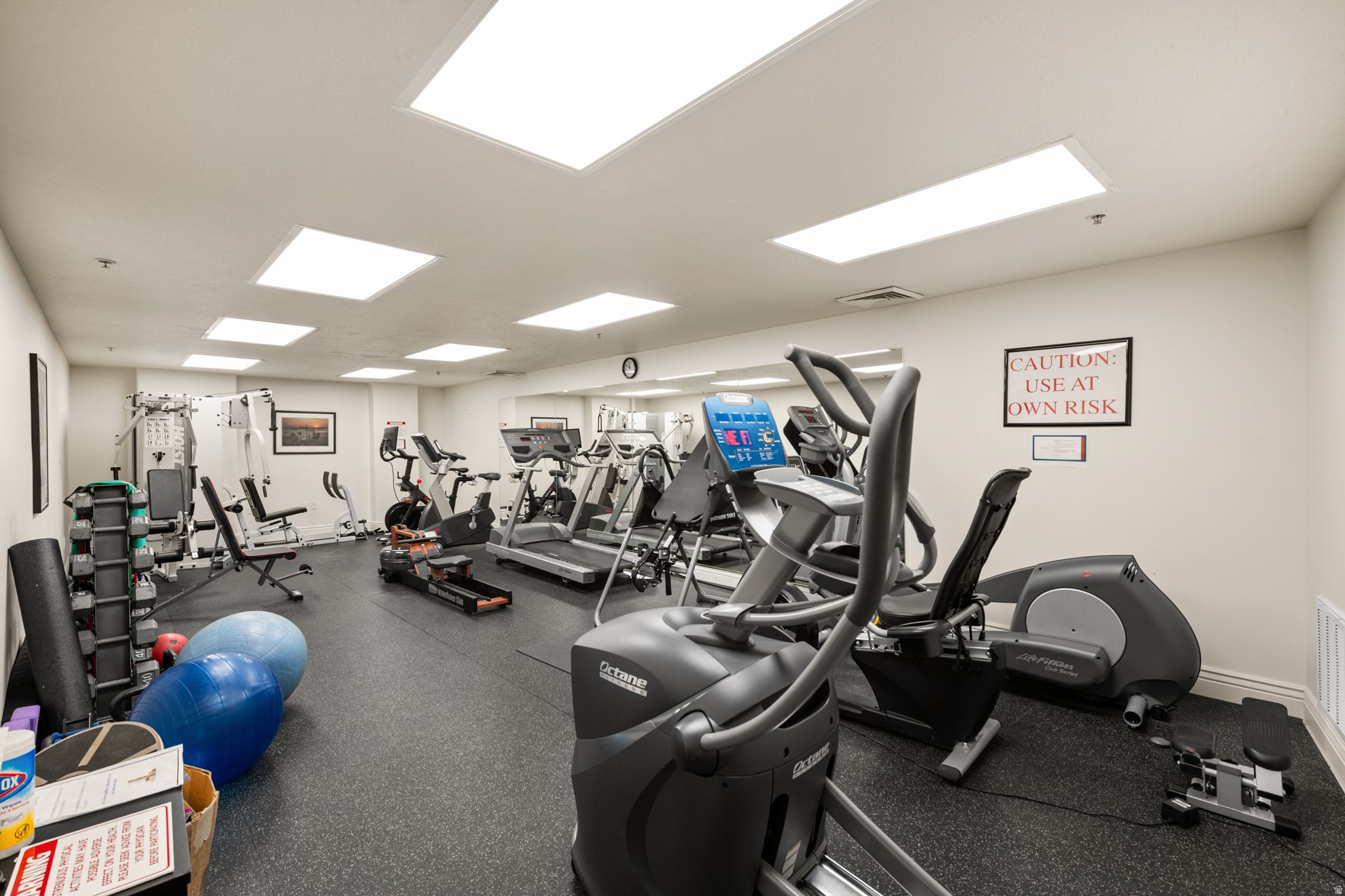 PRESIDENTIAL CLUB - Residential