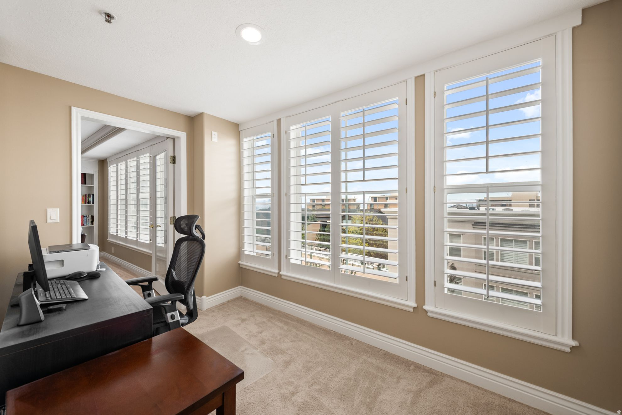 PRESIDENTIAL CLUB - Residential