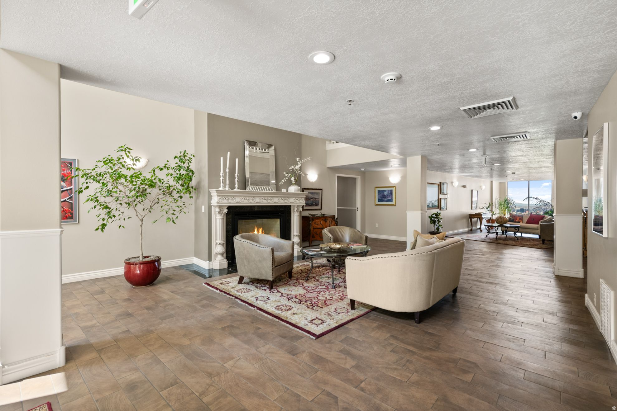 PRESIDENTIAL CLUB - Residential