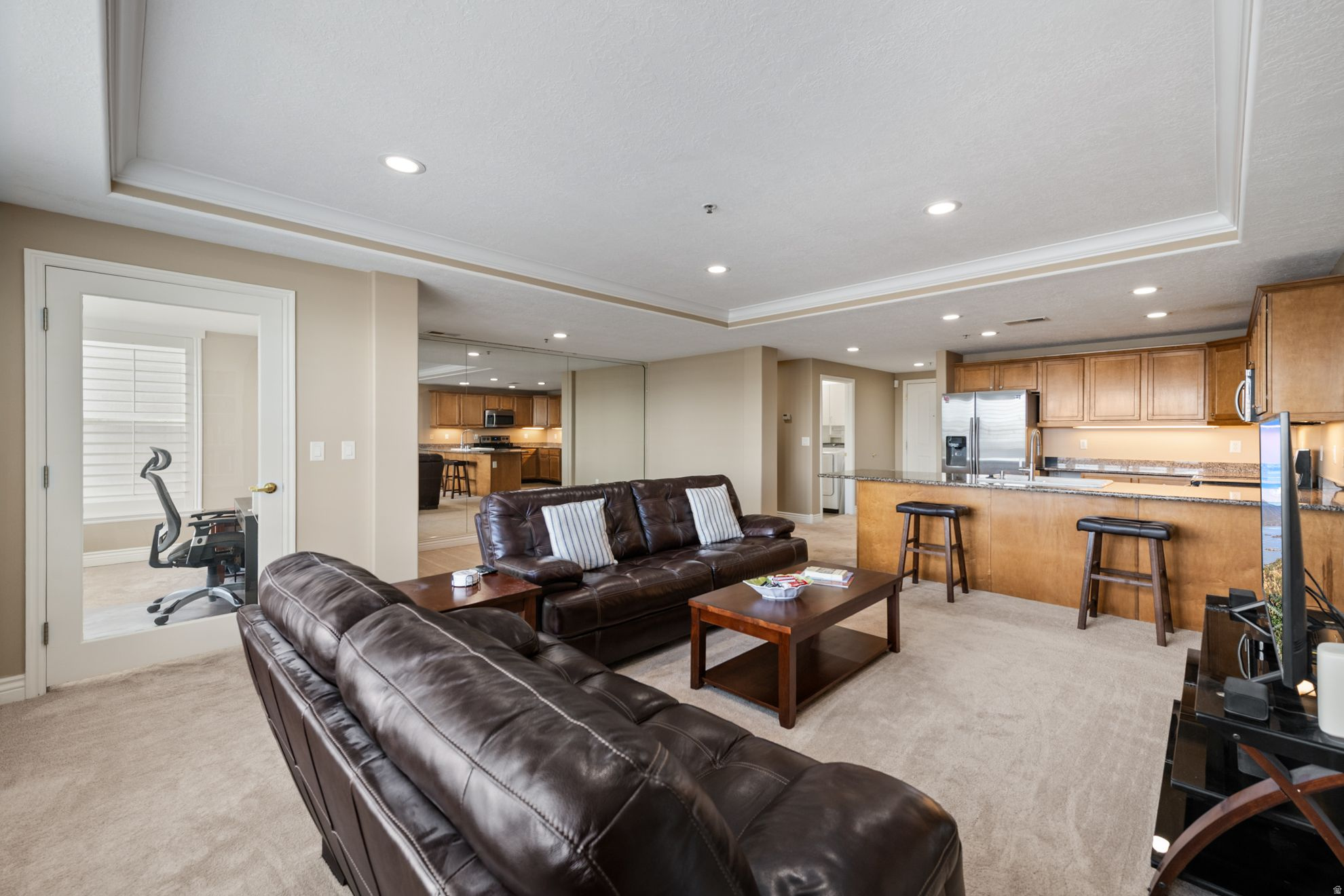 PRESIDENTIAL CLUB - Residential