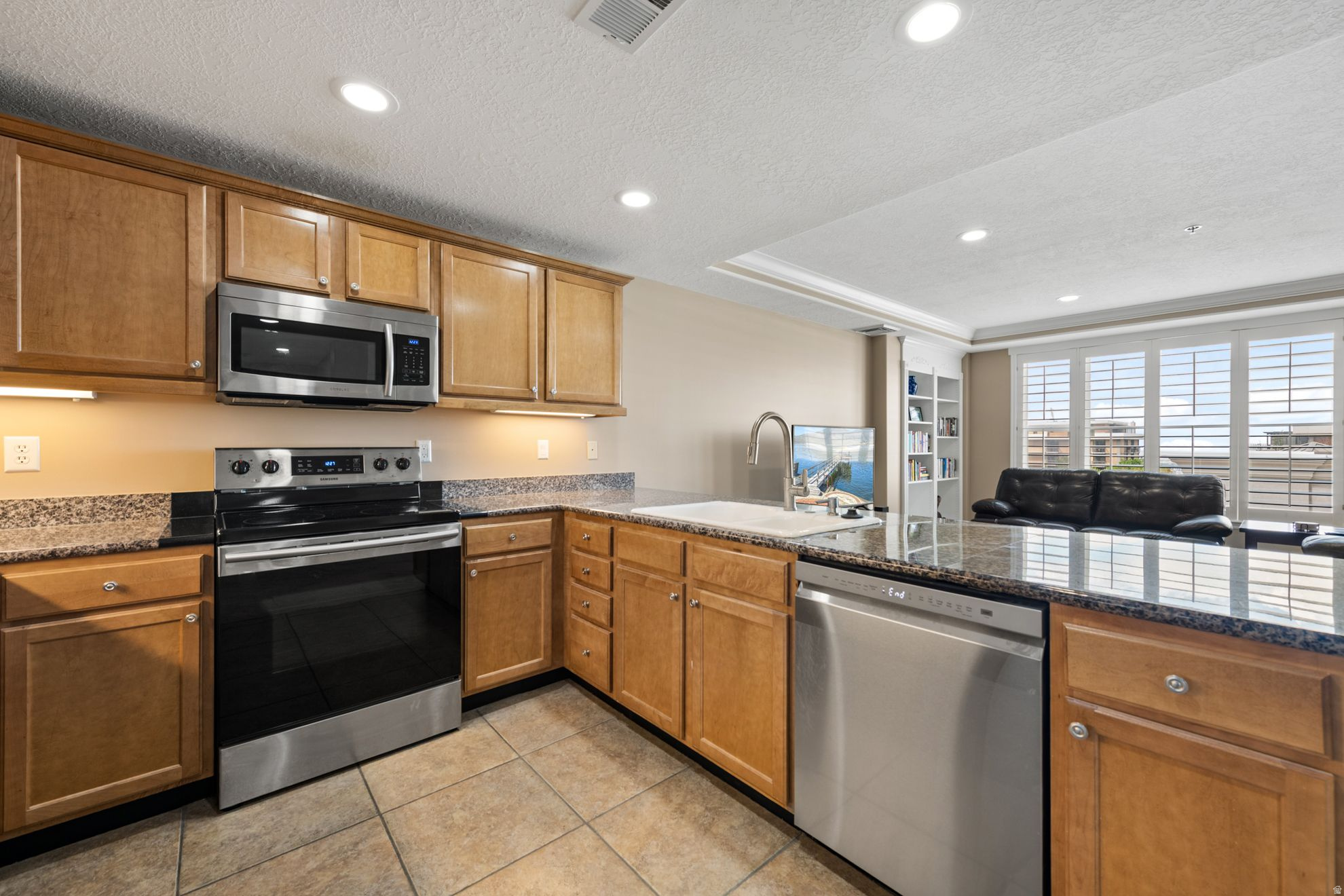 PRESIDENTIAL CLUB - Residential