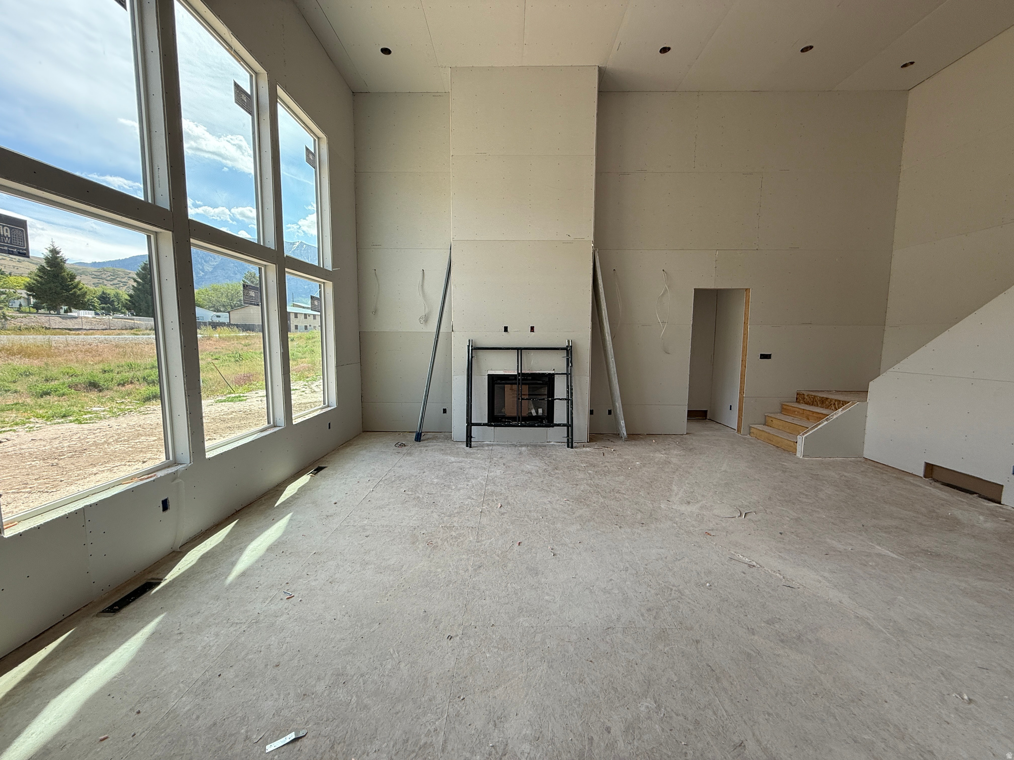 BELMONT EAST - Residential