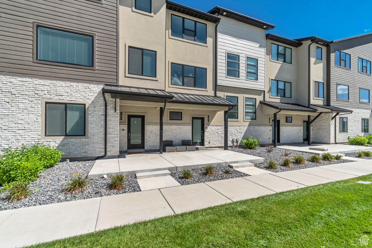LAKESHORE LANDING - Residential