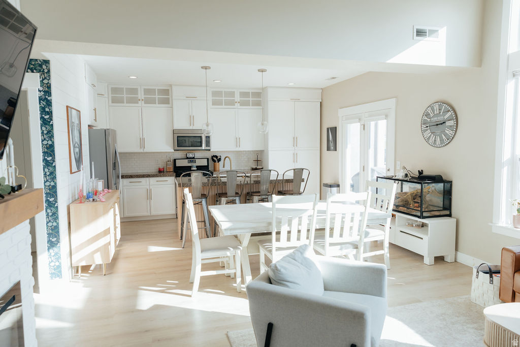 RESIDENCE ON PARK AV - Residential