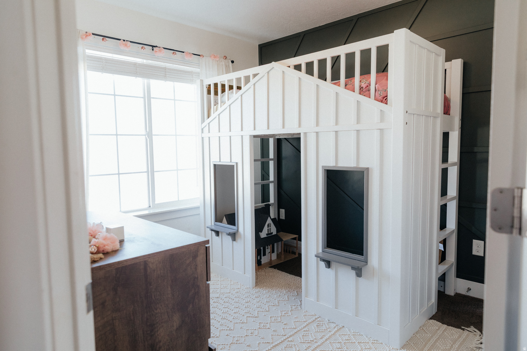 RESIDENCE ON PARK AV - Residential