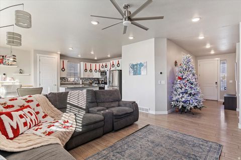 Tiny photo for 552 S 1525 W, Syracuse, UT 84075 (MLS # 2126441)