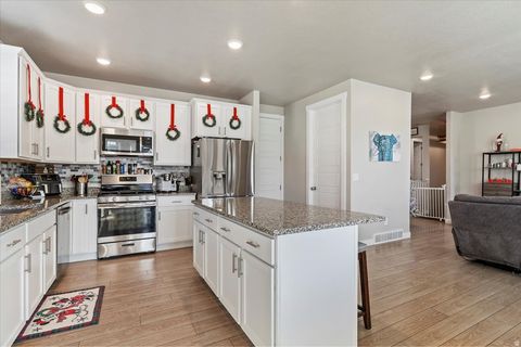 Tiny photo for 552 S 1525 W, Syracuse, UT 84075 (MLS # 2126441)