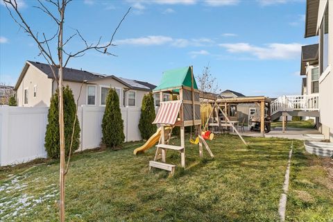 Tiny photo for 552 S 1525 W, Syracuse, UT 84075 (MLS # 2126441)