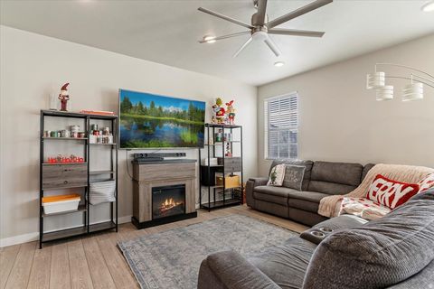 Tiny photo for 552 S 1525 W, Syracuse, UT 84075 (MLS # 2126441)