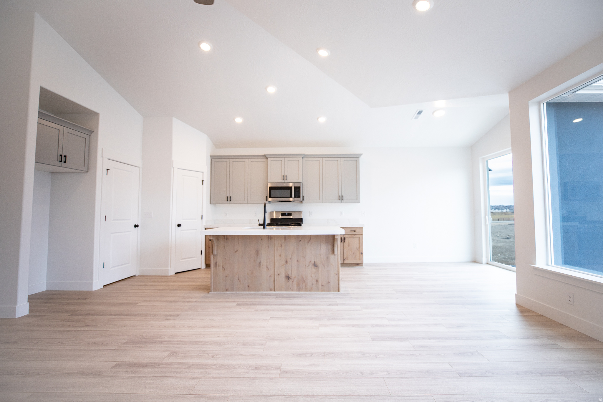 ARROWHEAD SPRINGS - Residential