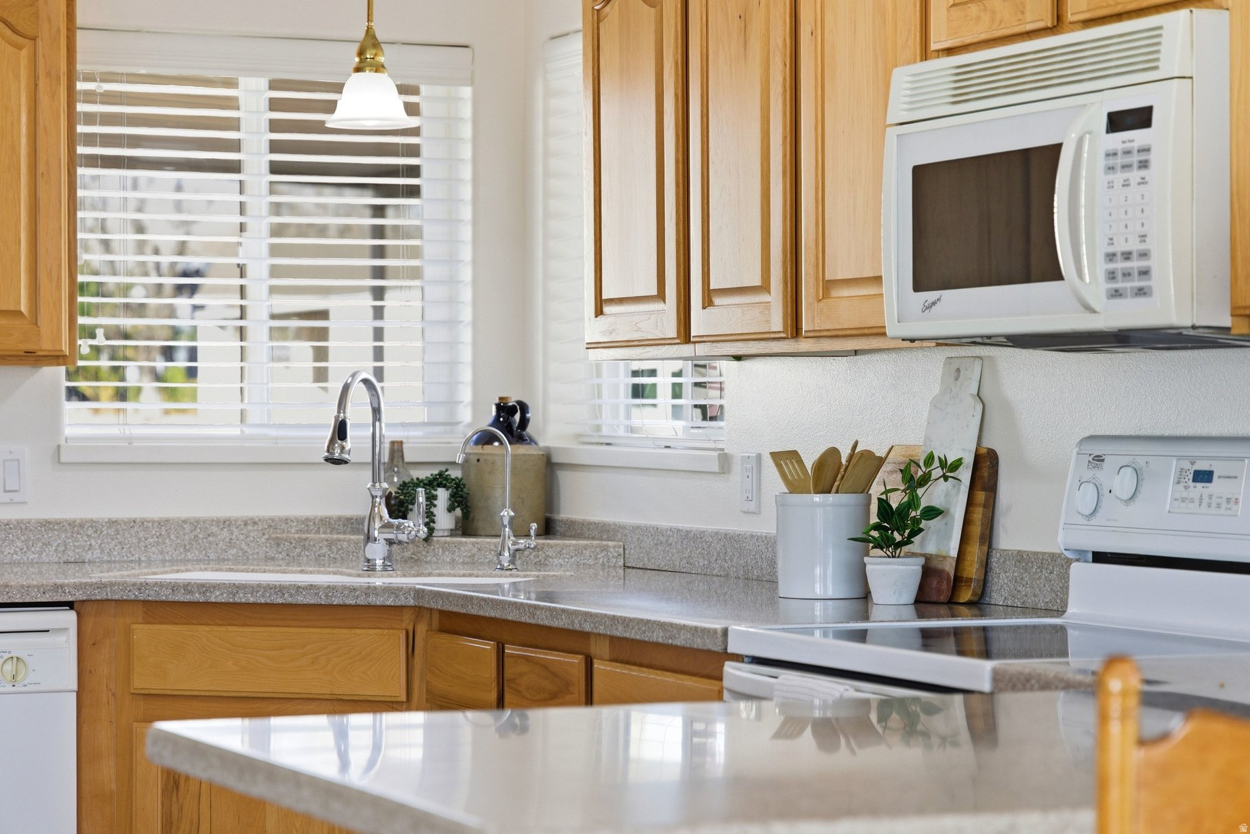 KINGS ROW EST 2 AMD - Residential