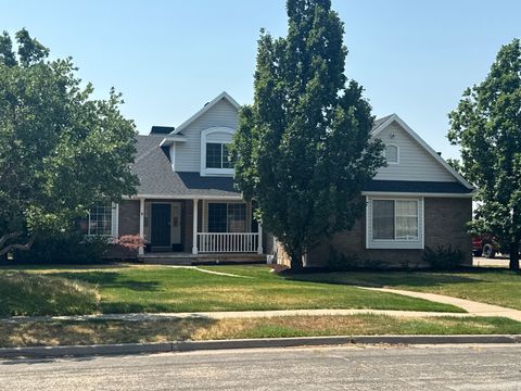 Photo of 1931 E 6200 S, South Ogden, UT 84403 (MLS # 2171609)