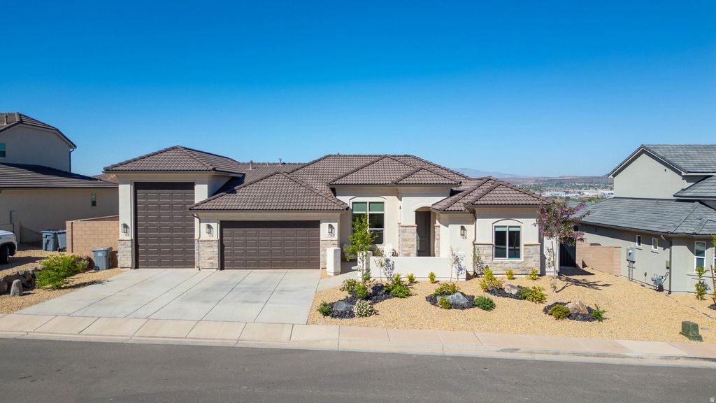 Photo of 1916 S PLEIADES WAY, Washington, UT 84780 (MLS # 2147452)