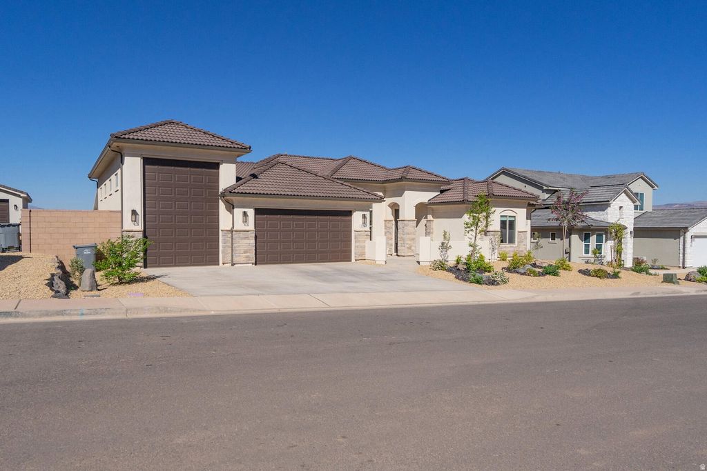 Photo of 1916 S PLEIADES WAY, Washington, UT 84780 (MLS # 2147452)