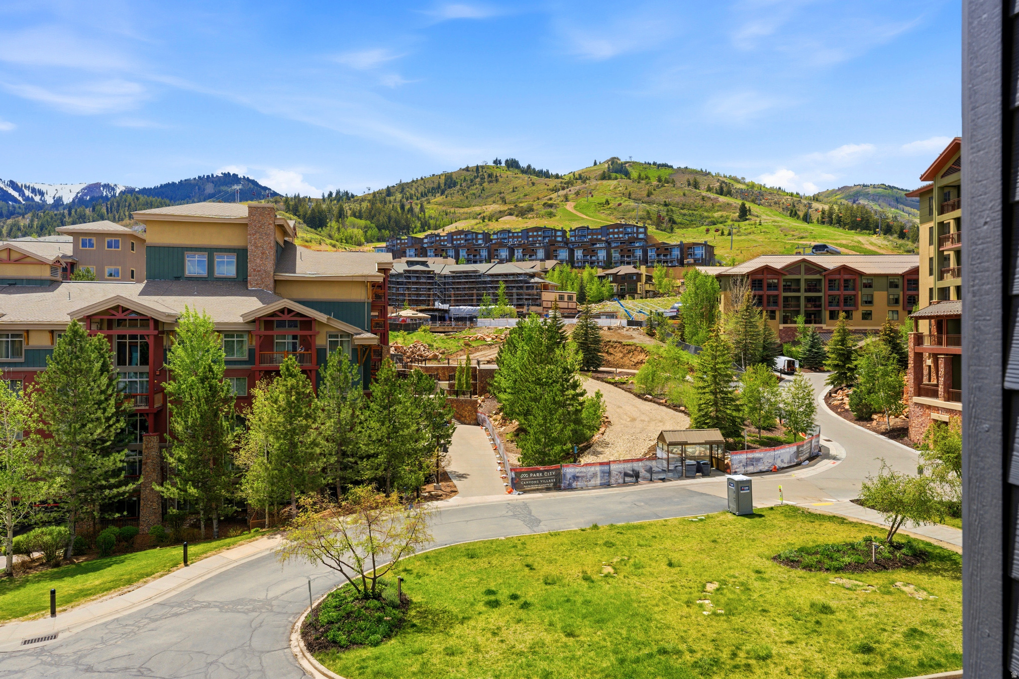 CANYON HAUS - Residential