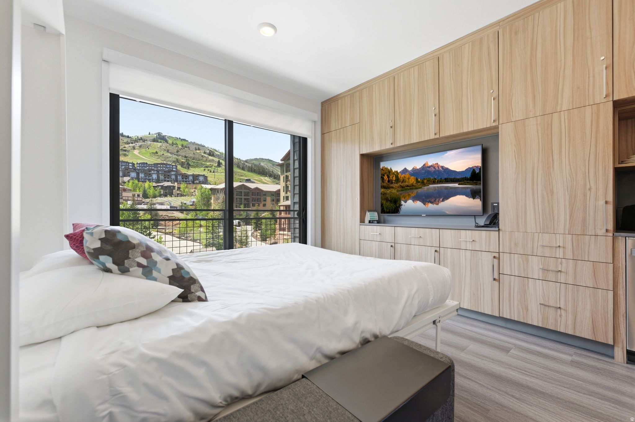 CANYON HAUS - Residential