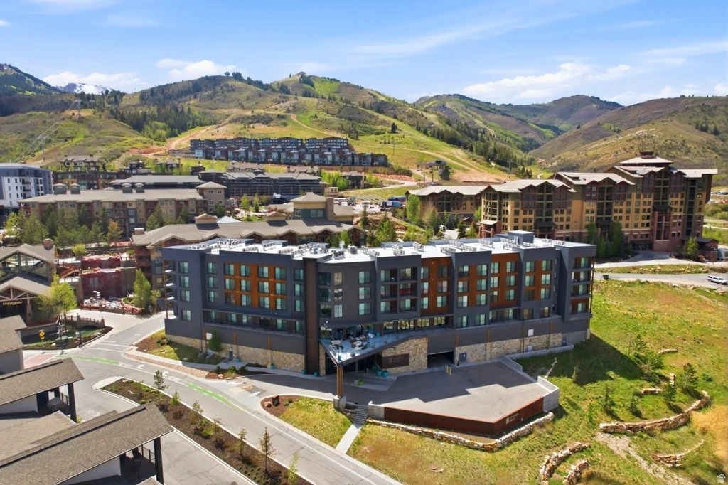 CANYON HAUS - Residential