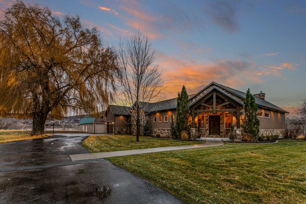 Photo of 6611 E 100 S, Huntsville, UT 84317 (MLS # 2166830)